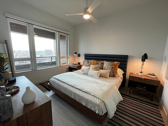 4th image of 399 Grant St #720
