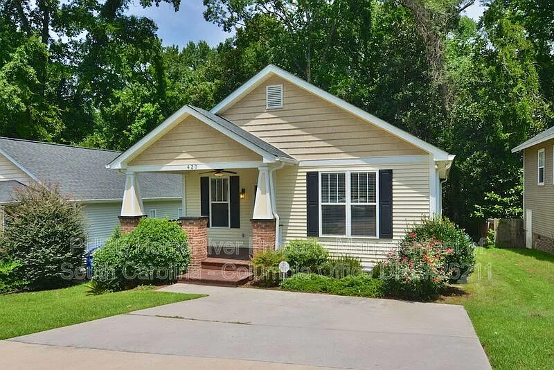 3 bed, 2.0 bath, 1456 sqft, $1,650 — Photo 2