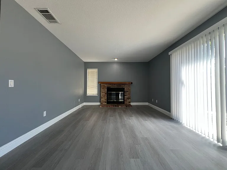 128 Ferrera Dr — Photo 7