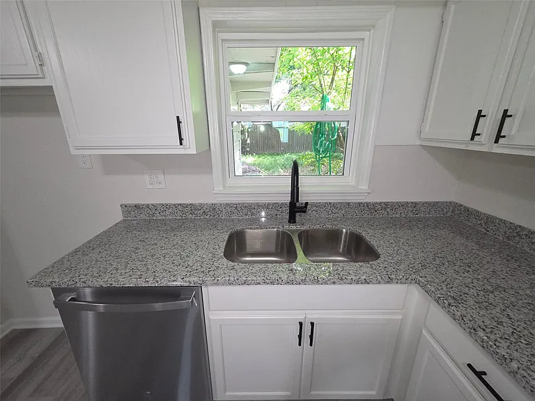 4931 Cosby St — Photo 5