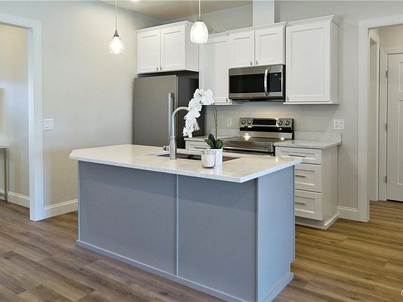 3rd image of 20 Blue Heron Way