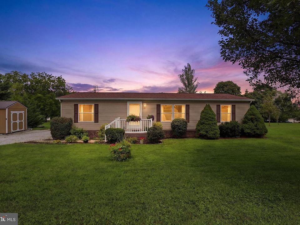 1st image of 13 Crest Hill Ln