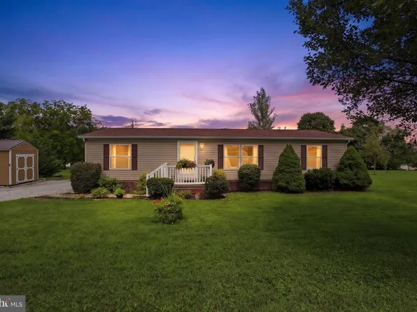 13 Crest Hill Ln, Red Lion, PA 17356