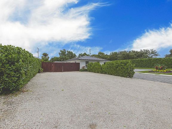 5th image of 2501 W Edgewater Dr