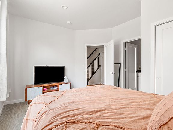 5th image of 2867 Rayfield Ave