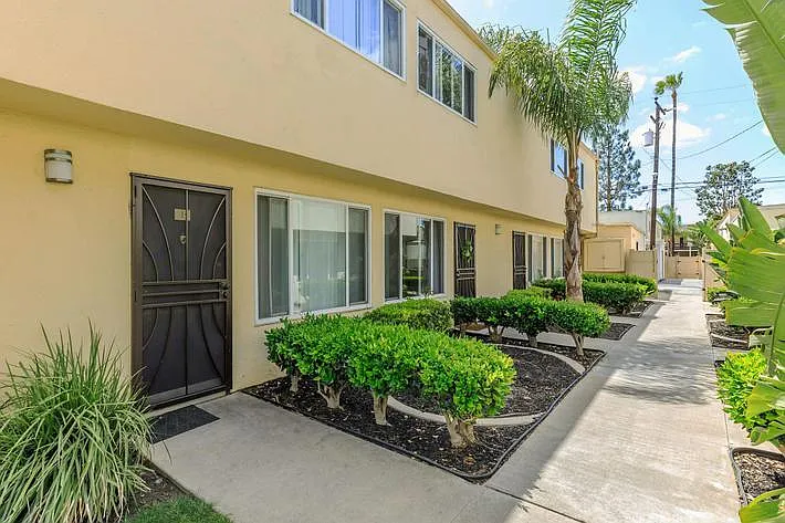 Villa Pacific Townhomes — Photo 22
