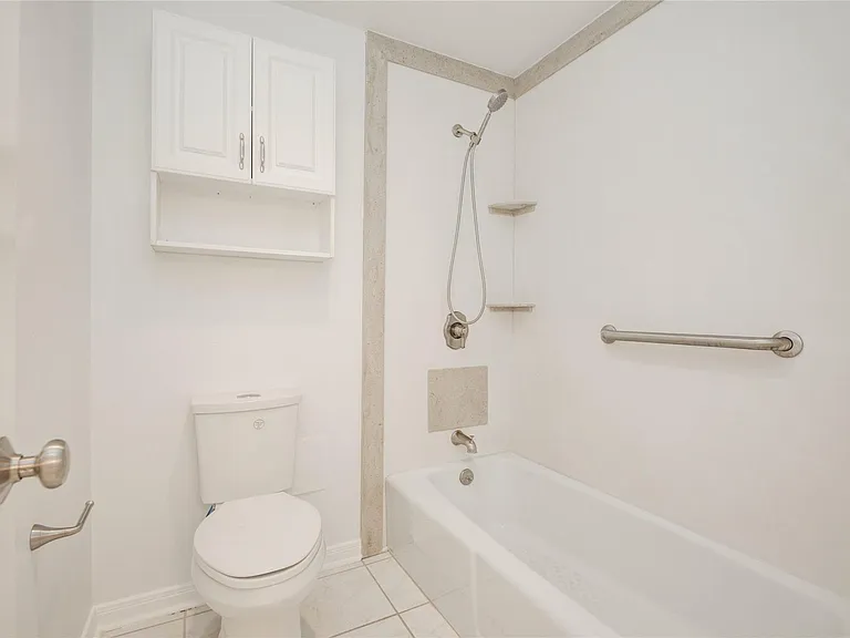 15 Greenway Plz #10G — Photo 32