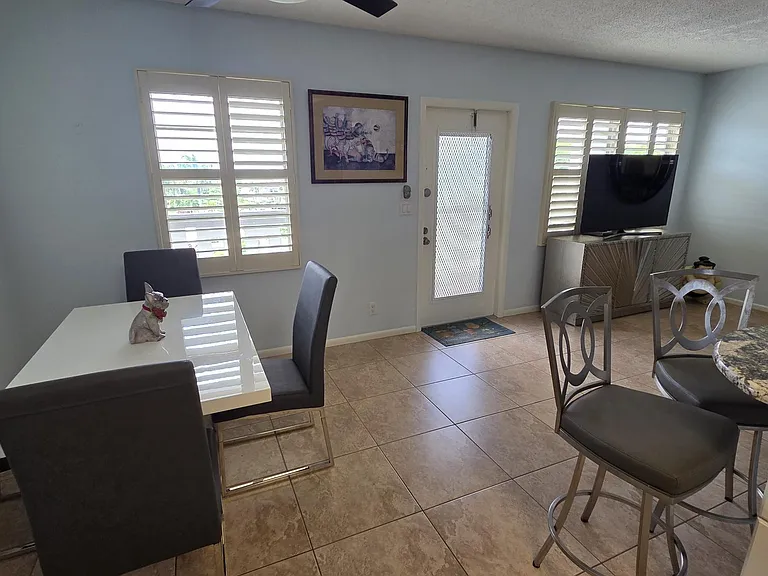 4030 Rexford Rd #B — Photo 6