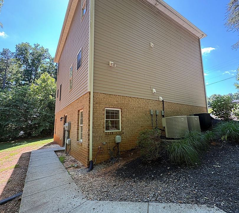 1st image of 5698C Colonial Hwy