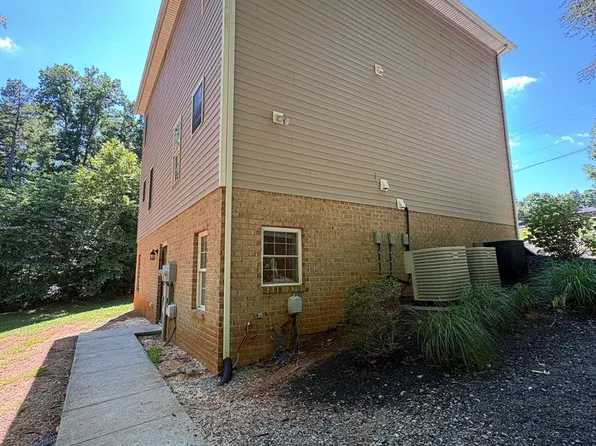 5698C Colonial Hwy, Evington, VA 24550