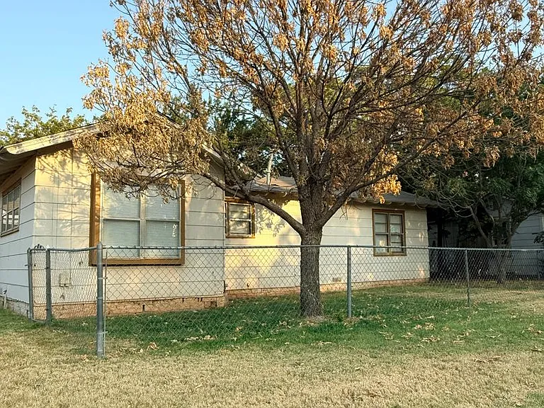 3200 Avenue R — Photo 14