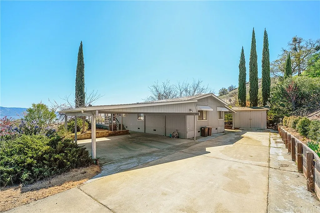 475 Walnut Dr photo 1