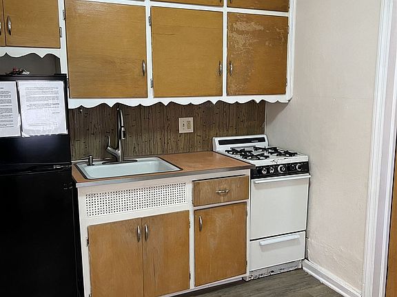 4th image of 619 Lincolnway E #4