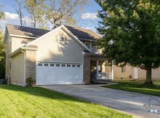 1720 Oakleigh Rd NW, Grand Rapids, MI 49504