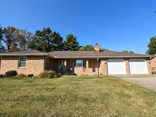 1009 E Henry St, Staunton, IL 62088