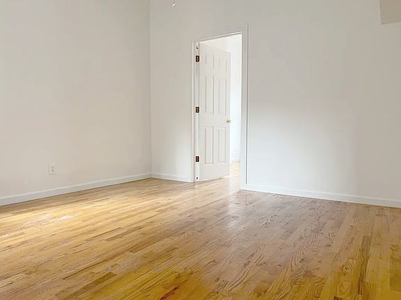 5th image of 222 W 20th St APT 13