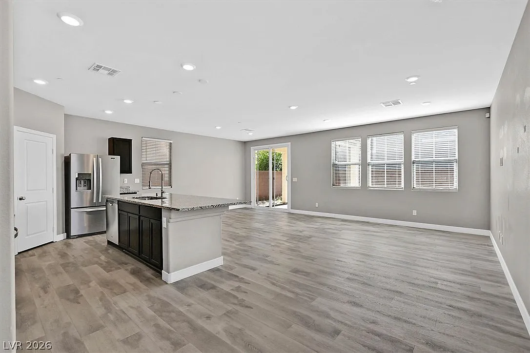 5 bed, 4.0 bath, 2467 sqft, $3,600 — Photo 4
