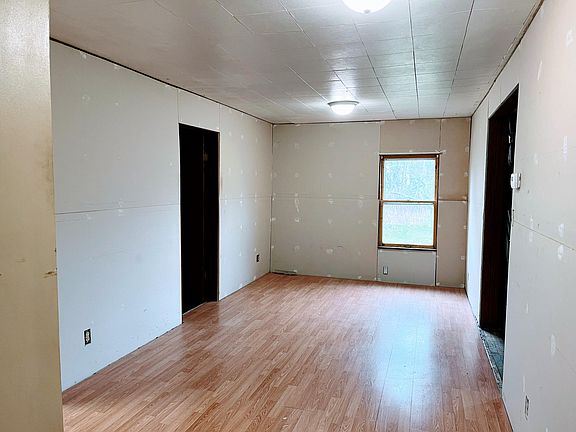 3rd image of 4051 Berrien St