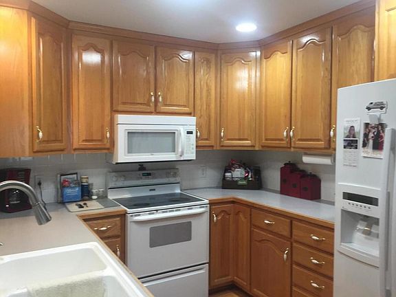 2nd image of 622 Camelia Dr