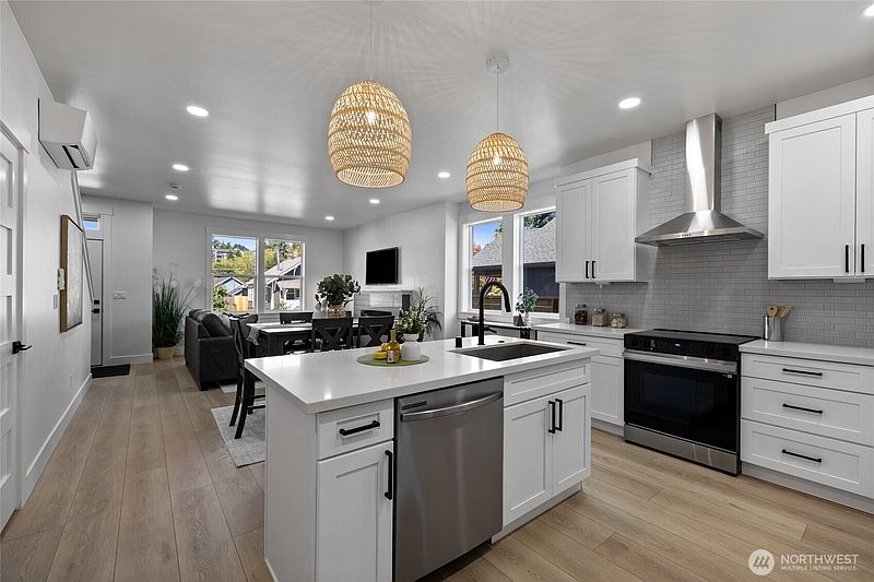 5th image of 3557 S Monroe Street #A