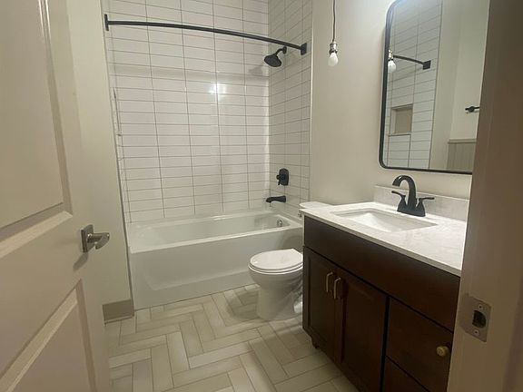 5th image of 1701 Race St #202