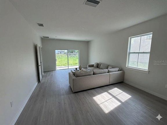 4th image of 601 W Miller St