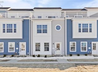 457 Harbor Ln, Lorain, OH 44052