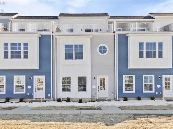 457 Harbor Ln, Lorain, OH 44052