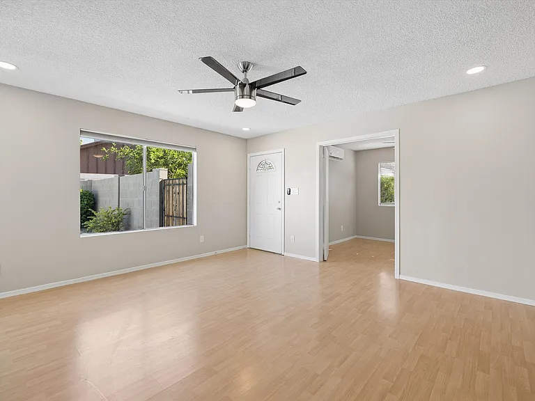 2118 S Pine St — Photo 9