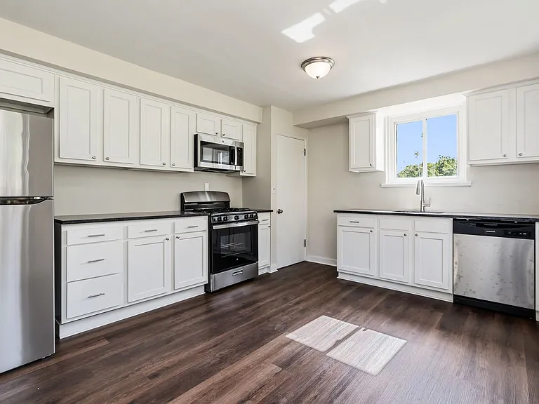 338 Meadow Ave — Photo 1