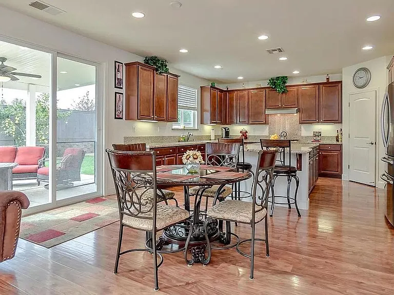 2454 Muller Pl — Photo 2