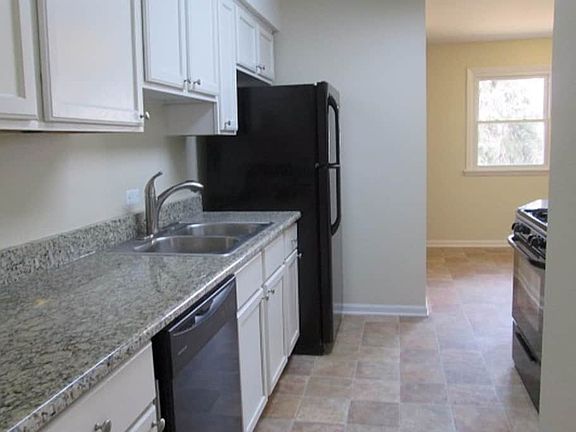 5th image of 4244 Applewood Ln