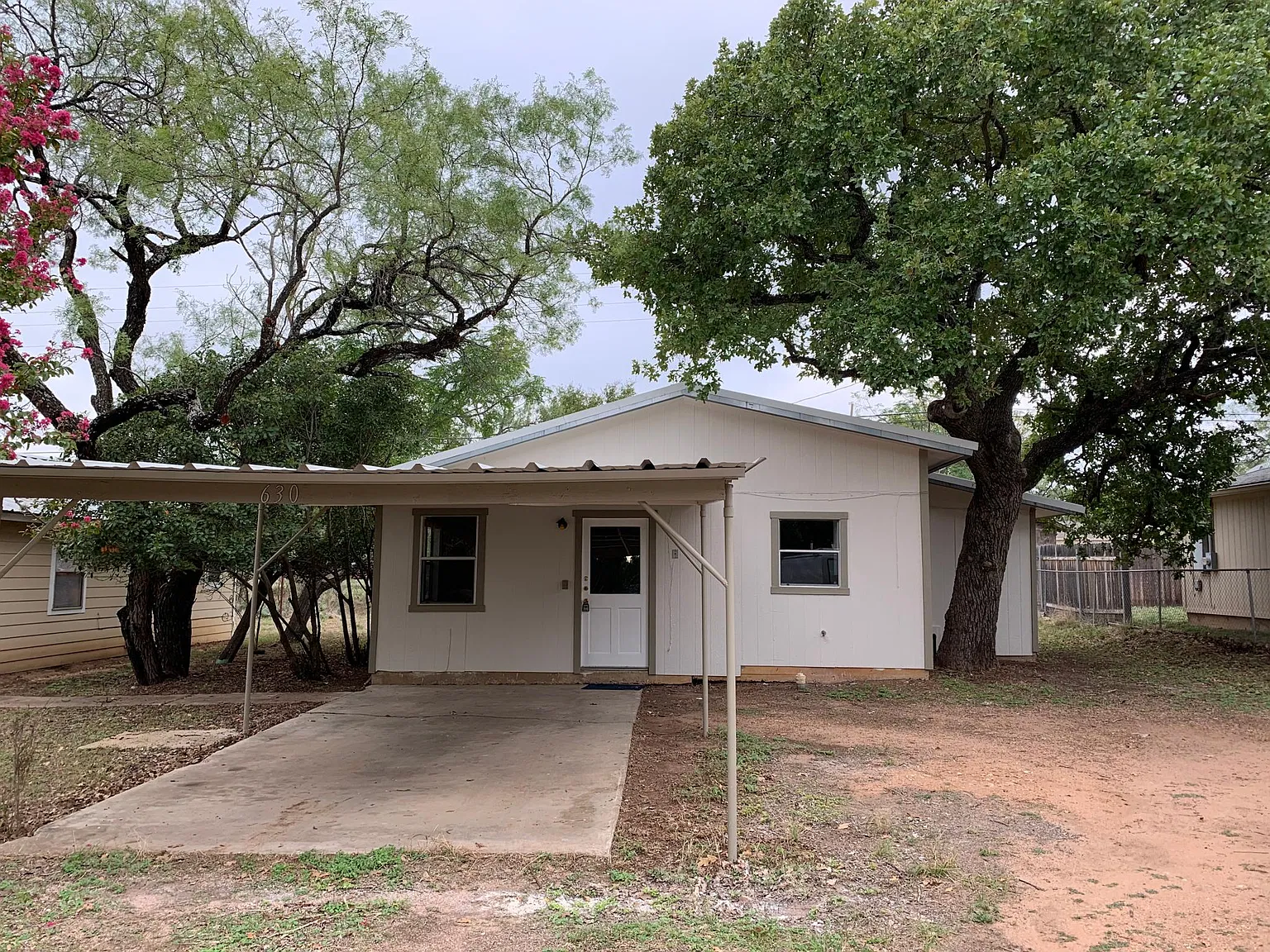 2 bed, 848 sqft, $1,385 — Photo 1
