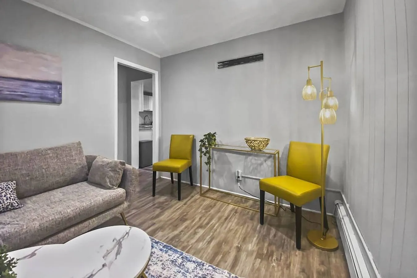 2 bed, 700 sqft, $3,200 — Photo 1