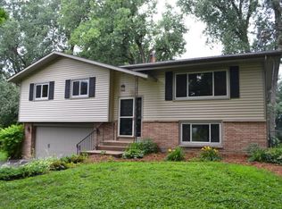 1117 Welcome Cir, Golden Valley, MN 55422