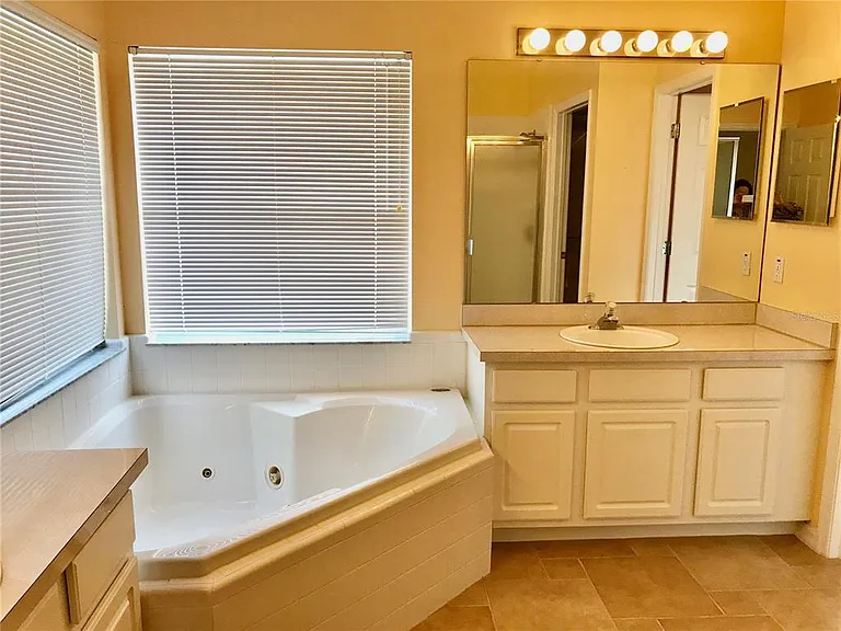 124 Easton Cir — Photo 16