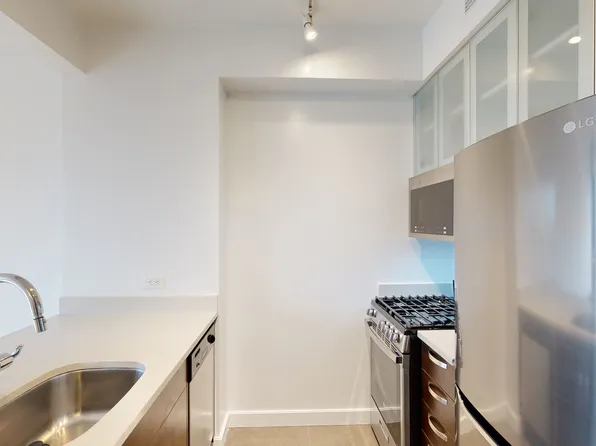 808 Columbus Avenue image 1 of 8