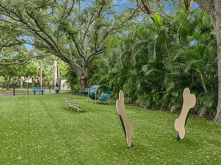 Huntington Place — Photo 22