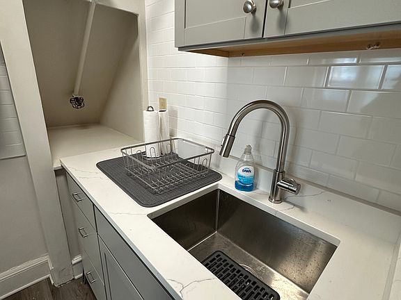 4th image of 347 Heberton Ave APT 2