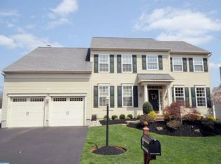 15 Amesbury Rd, Levittown, PA 19054