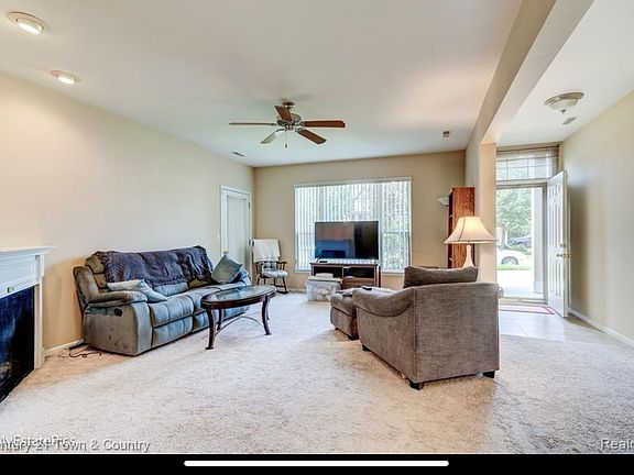 4th image of 28104 Chesapeake Cir