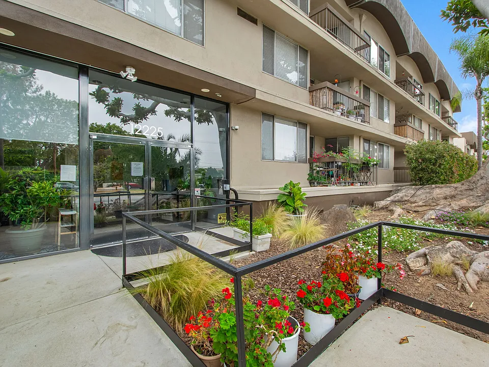 12221 San Vicente Blvd