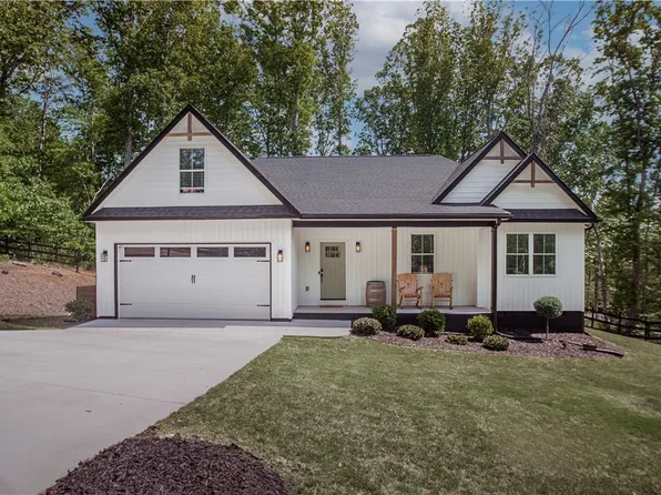 102 George Williams Dr, Easley, SC 29640