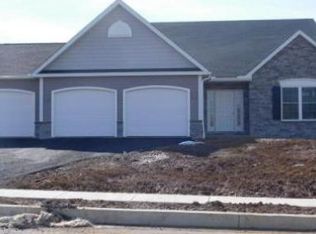 43 Ensore Ct, Fleetwood, PA 19522