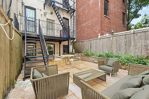 Rented by Freestone Property Group | media 11