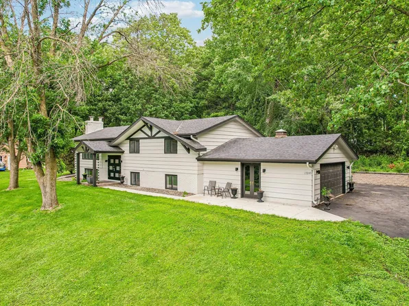 17046 Chiltern Hills Rd, Minnetonka, MN 55345