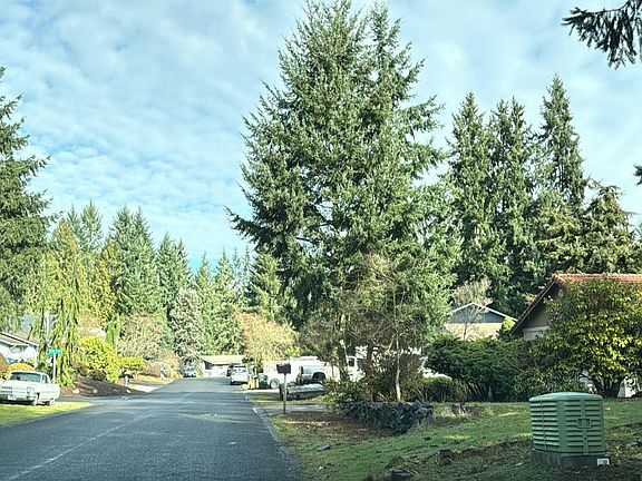 4th image of 9939 63rd Avenue Ct E