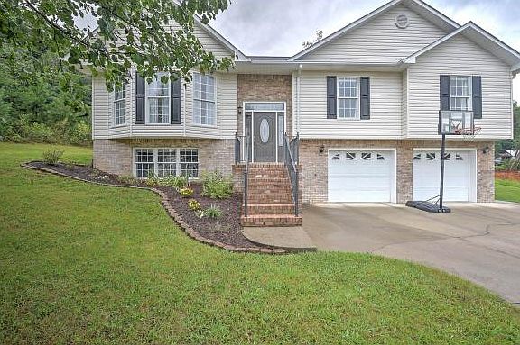 3rd image of 725 Willard Dr