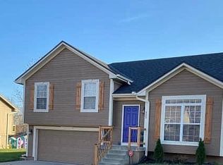 303 Echo Rdg, Buckner, MO 64016