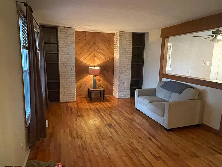2204 Bentley Manor Dr — Photo 3